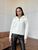 Жіночий светр з V-подібним коміром та блискавкою колір молочний р.42/46 445969 445969 фото