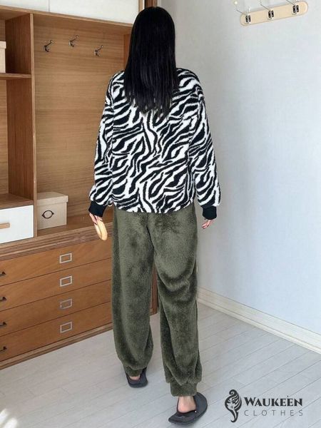 Жіноча піжама з хутра Тедді колір зебра хакі р.42/46 449019 449019 фото
