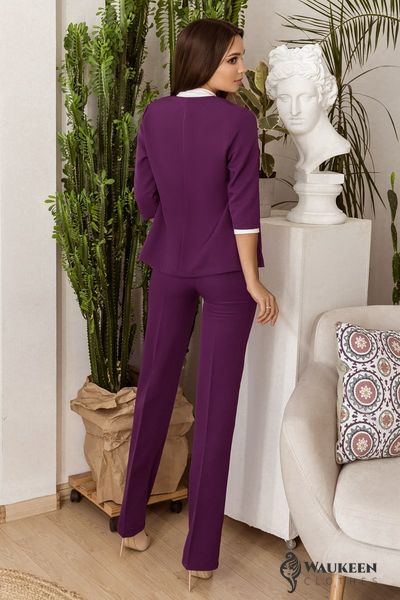 Жіночий стильний брючний костюм із костюмної тканини середньої щільності фіолетового кольору р.48/50 374590 374589 фото