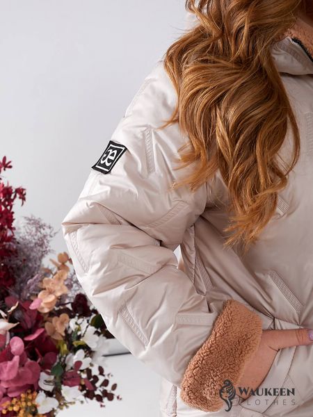 Женская теплая куртка с капюшоном цвет бежевый р.50/52 447637 447637 фото