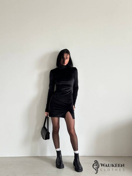Жіноча приталена сукня з велюру колір чорний р.42/44 454863 454863 фото