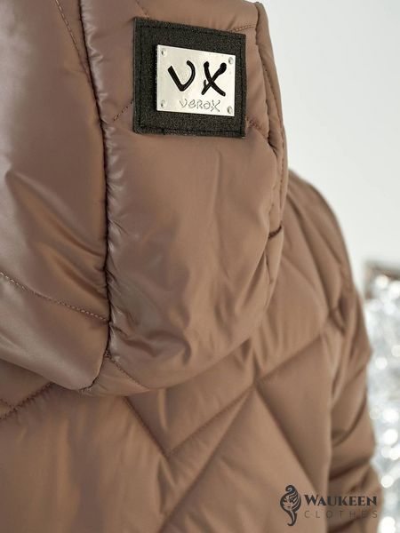 Женская стеганная куртка прямого кроя с накладными карманами цвет мокко р.56/58 385928 385928 фото