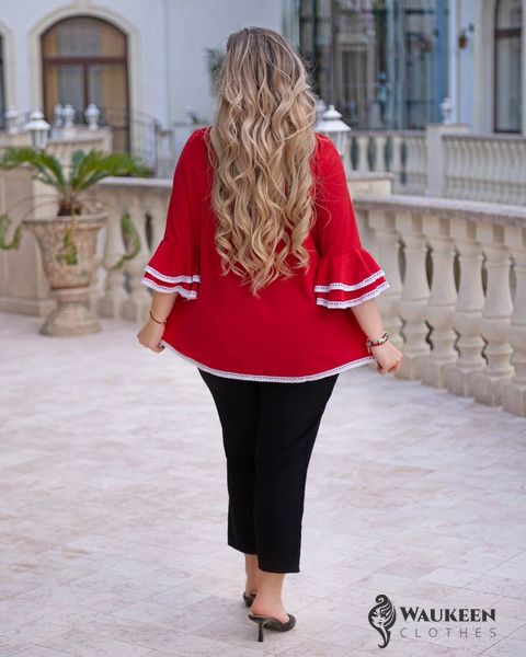 Женская блуза рюши софт с кружевной отделкой красного цвета р.50/52 357843 380923 фото