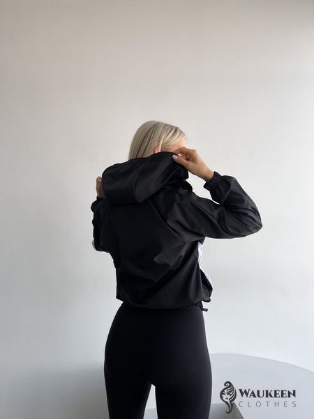 Жіноча куртка-вітрівка з капюшоном колір чорний р.42/46 454223 454223 фото