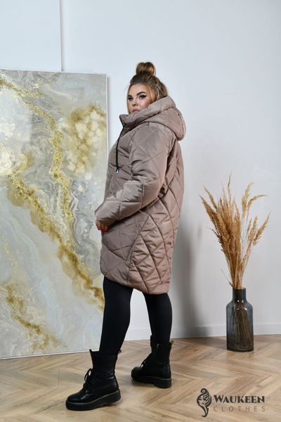 Женская теплая курточка цвет бежевый р.56 445903 445903 фото