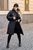 Жіноче тепле пальто із плащівки чорного кольору, малюнок ромб 384544 384544 фото